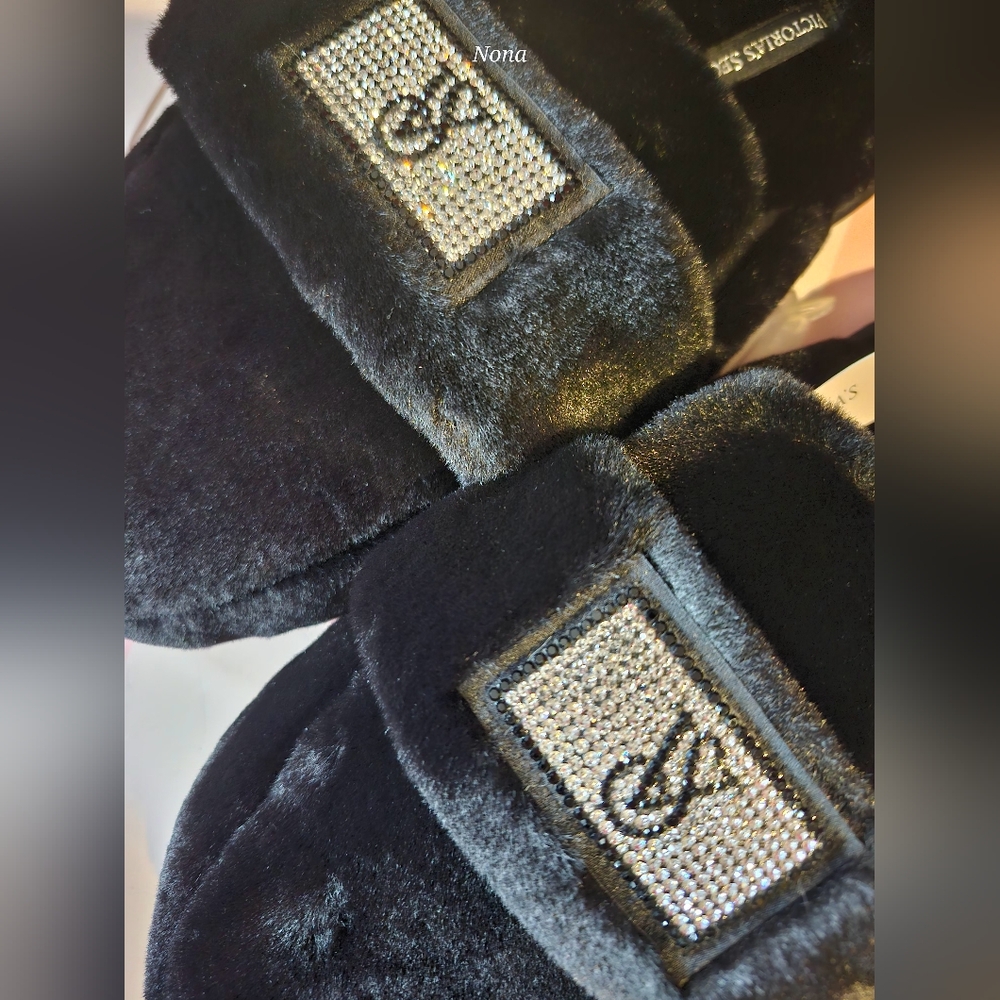 Victoria's Secret Black Slippers with Logo size Small NWT - Picture 4 of 6